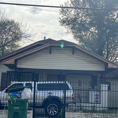 7038 Canal St, Houston, TX 77011