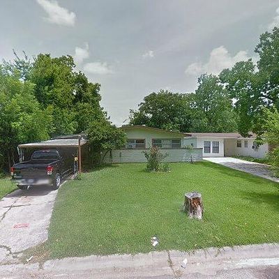 704 Grantham Rd, Baytown, TX 77521