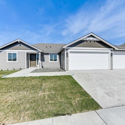 707 Grapevine St, Grandview, WA 98930