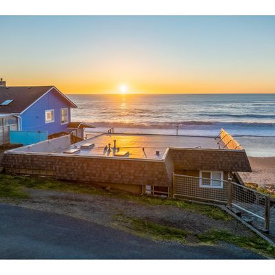 7075 Neptune Ave, Gleneden Beach, OR 97388