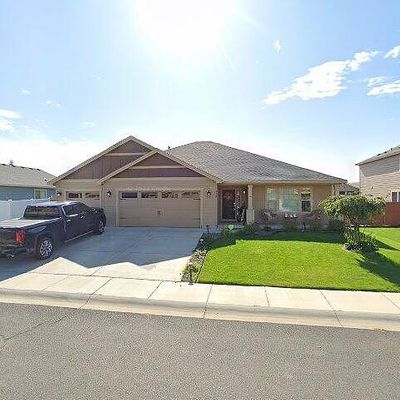 708 Summit Ave, Moxee, WA 98936