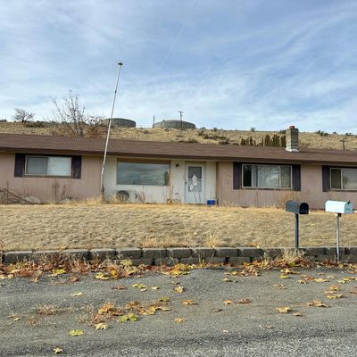 709 Sunrise Dr, Omak, WA 98841