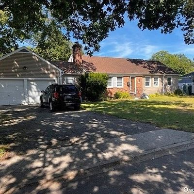 71 E Cedar St, Massapequa, NY 11758