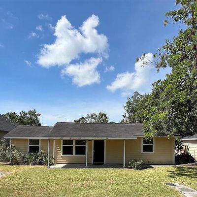 712 S Blackwell St, La Porte, TX 77571