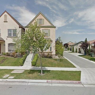 712 Teneyuque Ave, Greenfield, CA 93927