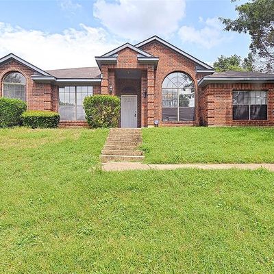 716 Fall Wheat Dr, Desoto, TX 75115