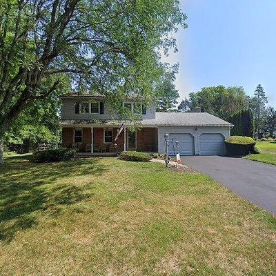 719 Redfern Ln, Bethlehem, PA 18017