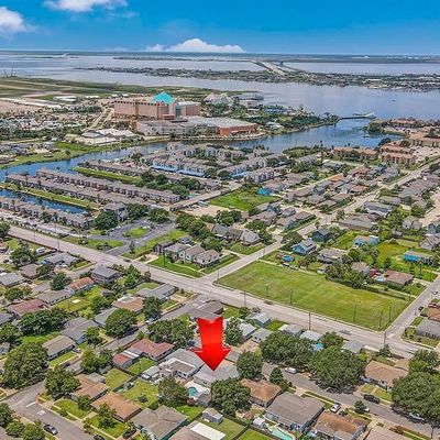 7209 Sycamore Dr, Galveston, TX 77551