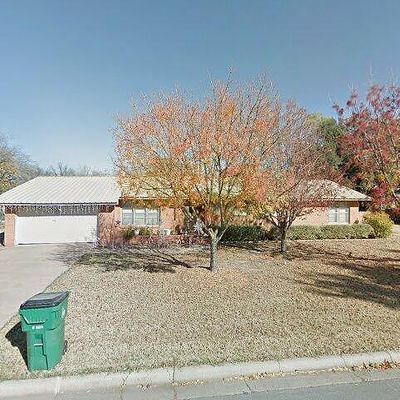 721 Maple St, Burkburnett, TX 76354