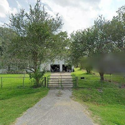 722 Saint Anne St, Clute, TX 77531