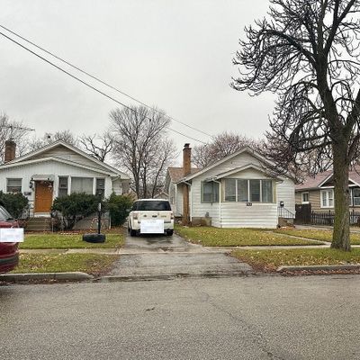 724 Yeoman St, Waukegan, IL 60085