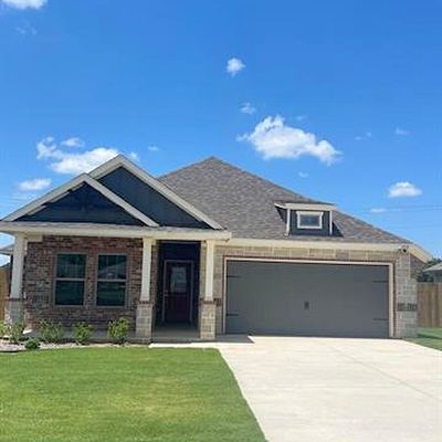 729 Raylan Street, Springtown, TX 76082