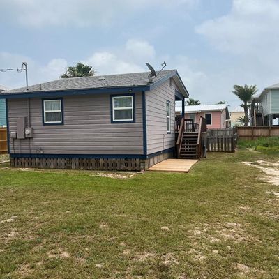 820 S Magnolia St, Rockport, TX 78382