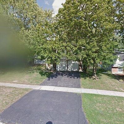 8221 Deerwood Ct, Woodridge, IL 60517