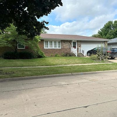 825 Randall Ln, Burlington, IA 52601