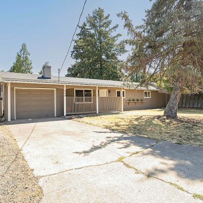 833 Black Oak Dr, Medford, OR 97504