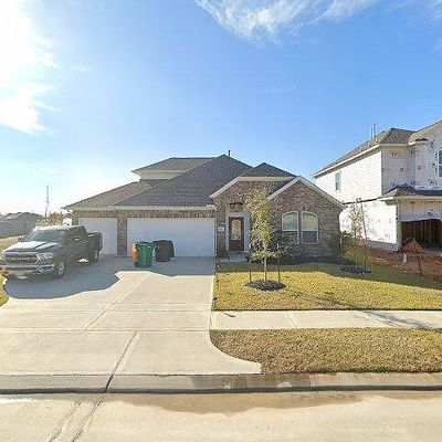 8707 E Crescent Lake Cir, Baytown, TX 77521