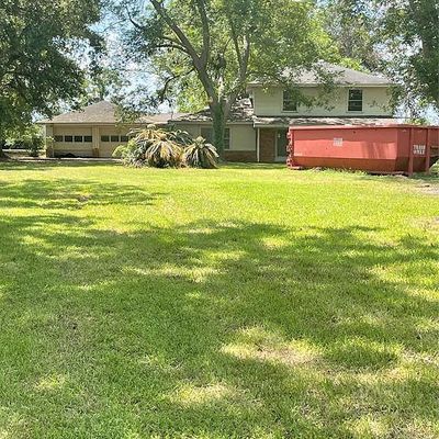 8811 E Fm 442 Road, Boling, TX 77420