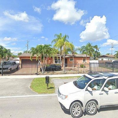 7945 Nw 170 Th St, Hialeah, FL 33015