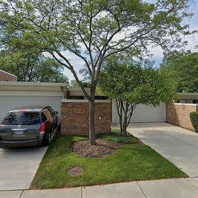 8 Avon Rd, Northbrook, IL 60062