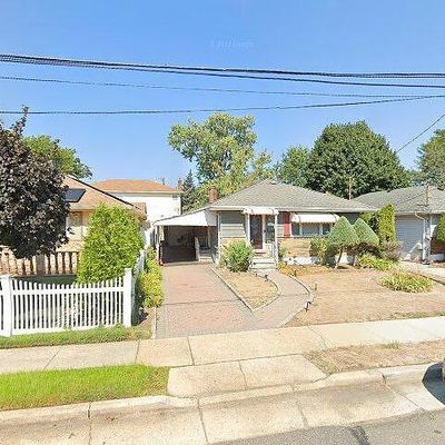 8 Church St, Hempstead, NY 11550