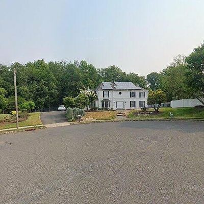 8 Crestview Ct, Marlboro, NJ 07746