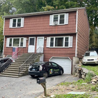 8 Irving Pl, Danbury, CT 06810