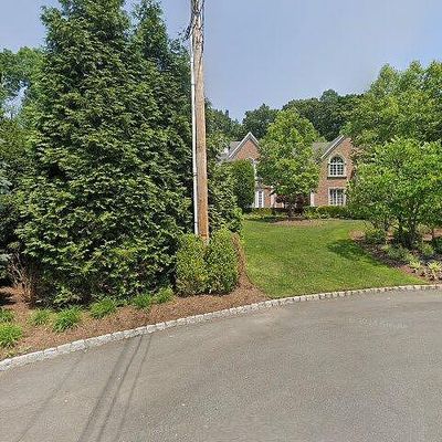 8 W Slope Ct, Upper Saddle River, NJ 07458