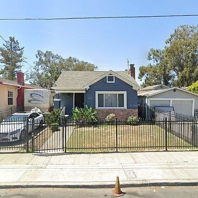 8017 Dowling St, Oakland, CA 94605