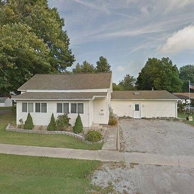 803 E Olive St, Staunton, IL 62088