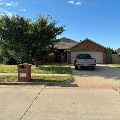 804 E Juniper Ln, Mustang, OK 73064