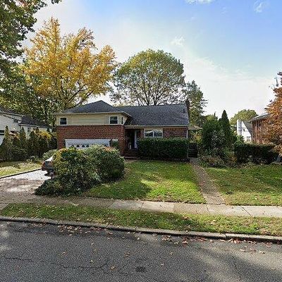 809 Eastfield Rd, Westbury, NY 11590