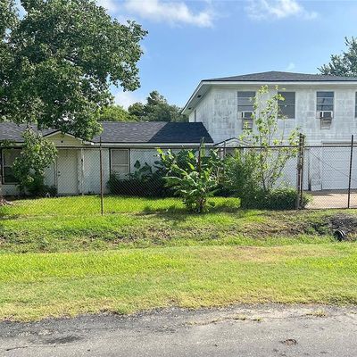 810 Avenue L, Dickinson, TX 77539