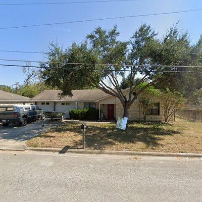 811 S Oak Ave, Luling, TX 78648