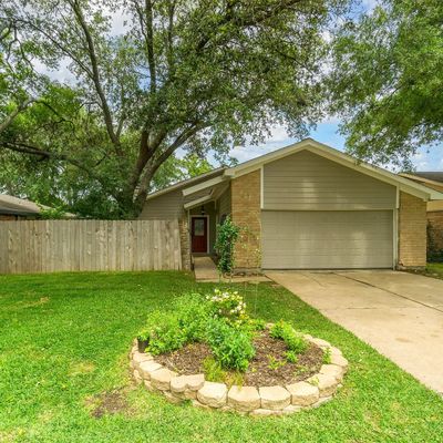 811 Seafoam Rd, Houston, TX 77062