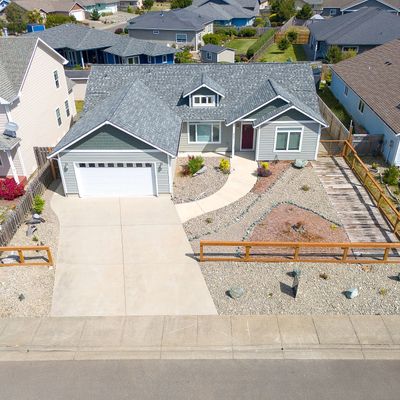 812 Rogers Pl, Bandon, OR 97411