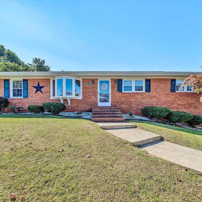 8127 Hunters Trl, Roanoke, VA 24019