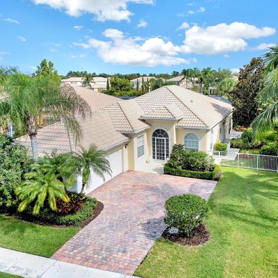 8153 Pine Cay Rd, Wellington, FL 33414