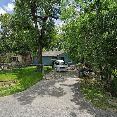 8166 Oak Knoll Ln, Houston, TX 77028