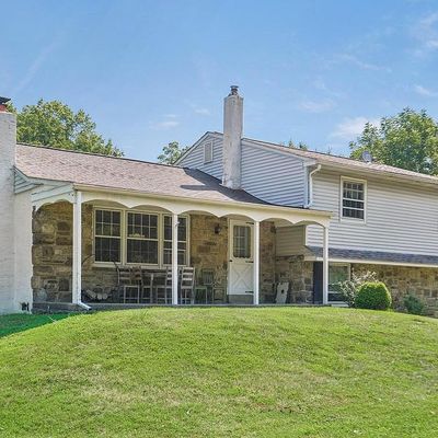 817 Hoover Rd, Blue Bell, PA 19422