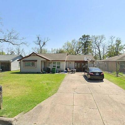 9246 Linda Vista Rd, Houston, TX 77078