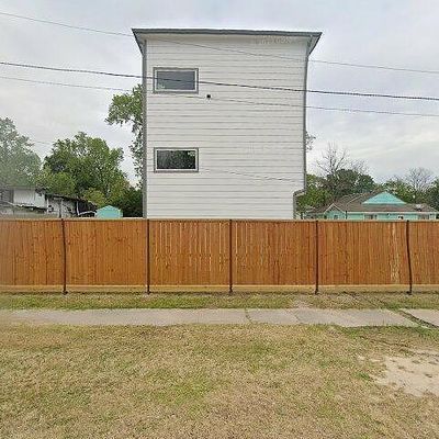 928 N Victory Dr, Houston, TX 77088