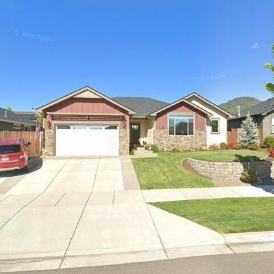 937 Callaway Dr, Medford, OR 97504