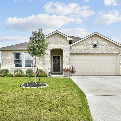 940 Armadillo Dr, Seguin, TX 78155