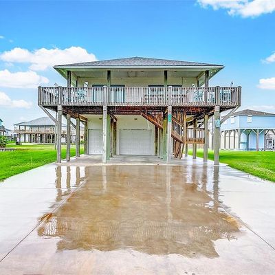 957 Raymond, Port Bolivar, TX 77650