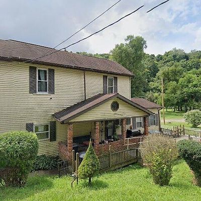 960 Pike Run Dr, Coal Center, PA 15423