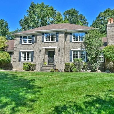 99 Kohout Dr, Mahwah, NJ 07430