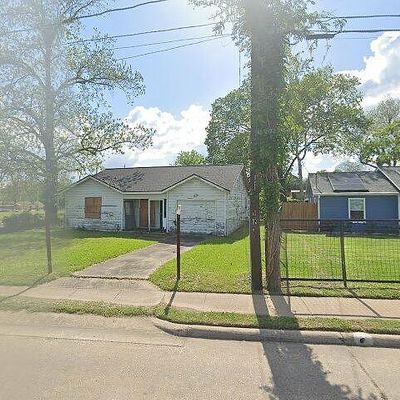 8901 N Main St, Houston, TX 77022