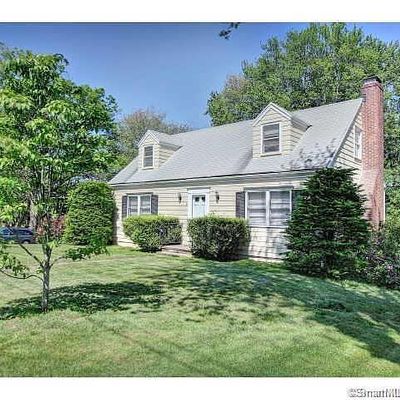 9 Lee Dr, Fairfield, CT 06824