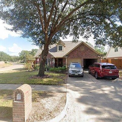 9018 Weyburn Grove Dr, Houston, TX 77088